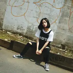 原宿街拍听说矮个女生跟阔腿裤更配,你穿显矮是方法不对