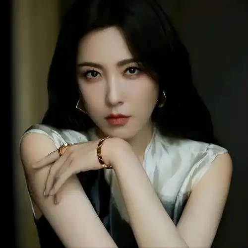 因长相太美看呆张柏芝,母亲为她搬17次家,曾黎的魅力究竟有多大