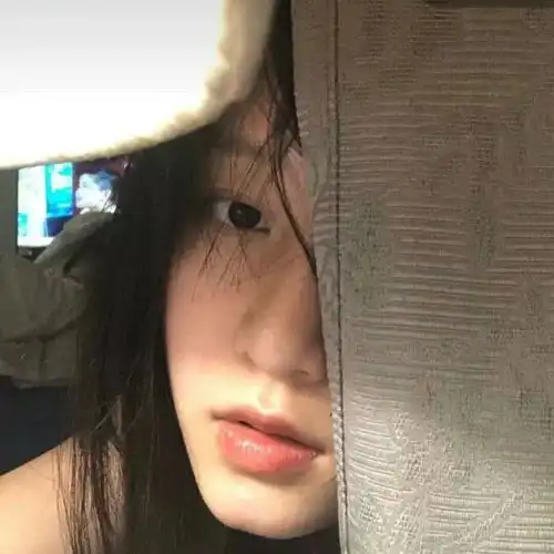头像这个星球偶尔脆弱而我也偶尔想与你沉没