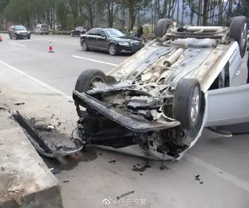 平阳62岁女司机开车接孙子路上出事了