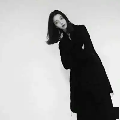 微信头像女生超级喜欢的黑白女头像