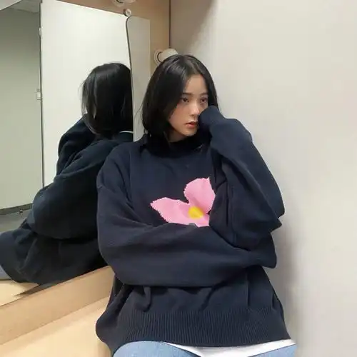 欧阳娜娜完美诠释了什么叫少女风即使是深色系穿搭,也超减龄的