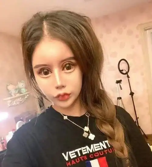 当年花费上百万,3年内整容60多次的女孩,如今成了芭比娃娃