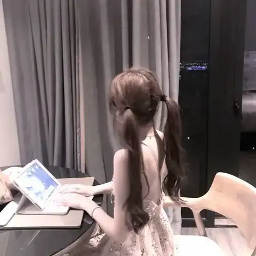 今日份不露脸女生真人头像他要是喜欢早就来找你了女头