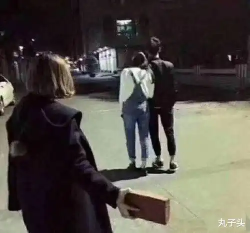 我和一千万很应该难选吧底下投票结果亮了,美女也太自信了啊哈哈哈哈