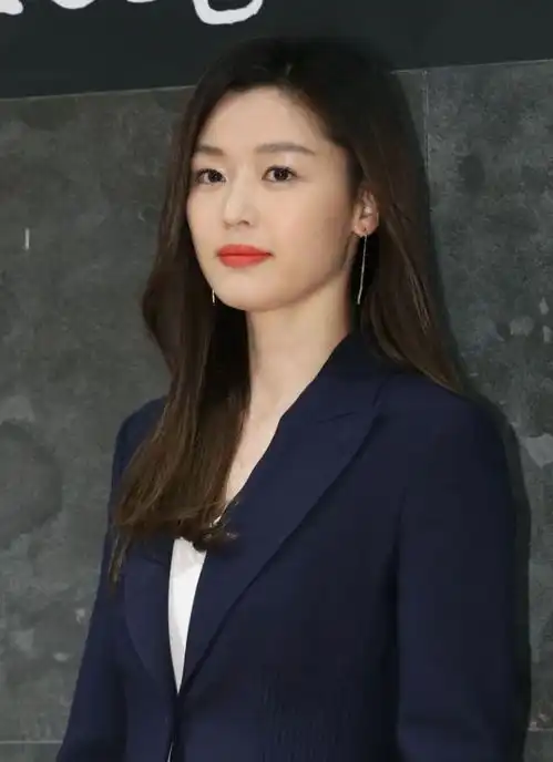 韩国最赚钱的女星,全智贤靠代言年入170亿韩元,39岁仍是顶流