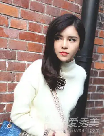 早春长发气质2015女孩爱它