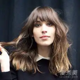 空气刘海太网红中外女星靠法式刘海漂亮翻身