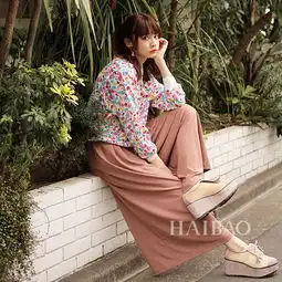 原宿华裔女孩吕洋子重出江湖,教你基本款与时髦元素的叠穿技巧