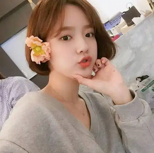 圆脸微胖适合什么样的发型三种短发显脸小又减龄,好打理又时尚
