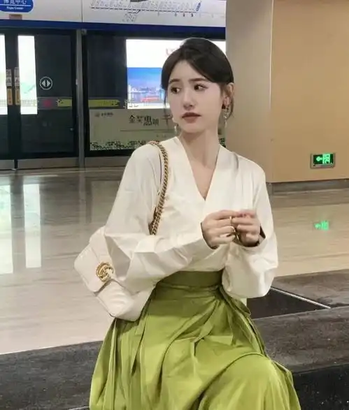 混搭风火了,偏爱小众风格女生别错过,看不懂才高级