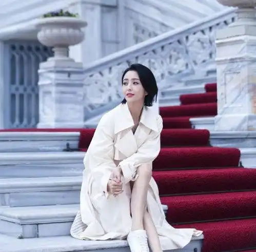 佟丽娅原来是出生于新疆的大美女,春晚后才被观众注意她的高颜值