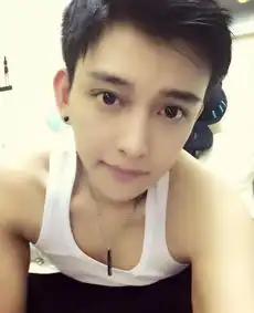 杨幂弟弟曝光,相貌神似杨幂爱男扮女装,网友就是男版的大幂幂