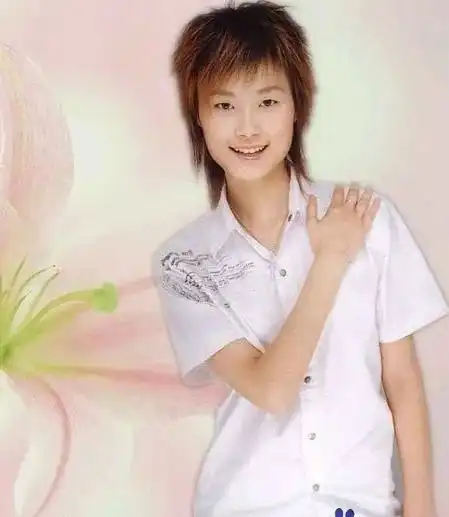 李宇春太执着花15年打造短发女生穿搭模板,网友赞其无价之姐