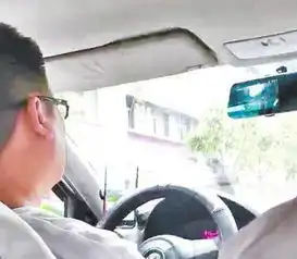 达州的哥开车看视频女乘客提心吊胆