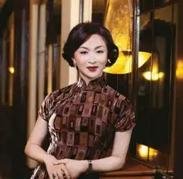金星穿深v吊带装出席活动,网友真有男人味