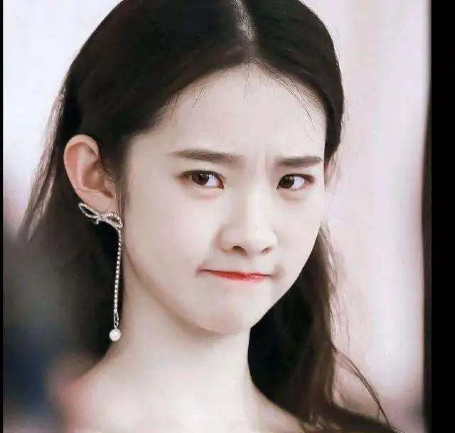 硬糖少女张艺凡泪奔挽留粉丝,拜托粉丝别走陪我们久一点