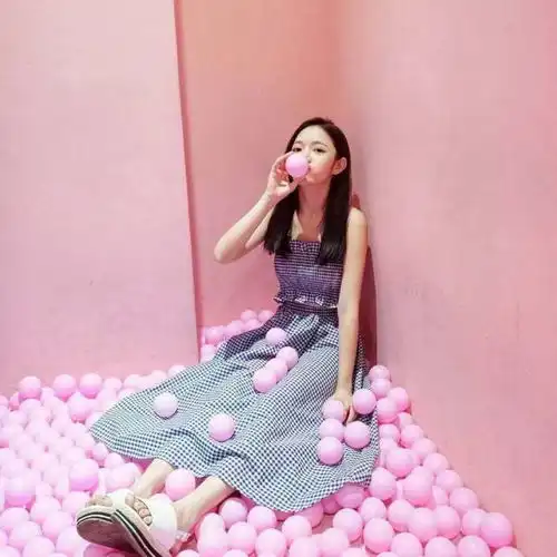 女生头像愿孤独的人都会唱歌