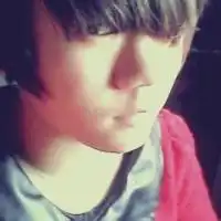 森系短发女生拿花遮脸头像微信头像图片大全