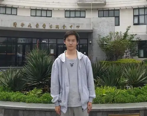 搬砖男孩林万东高考713分,被嘲考上清华也没用的他,如今怎样