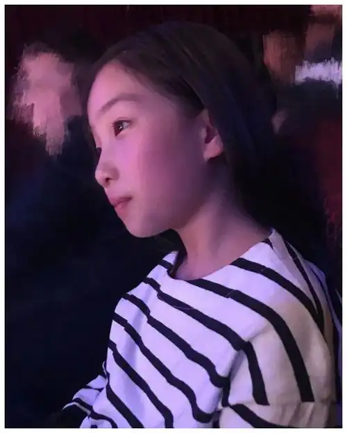 前夫是大名鼎鼎的高晓松,她19岁产女被离婚,漂亮女儿替她争气