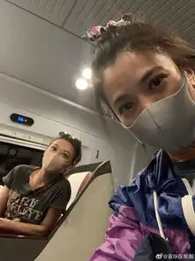 香港两大电影女星相遇,高铁站内猜拳玩耍,粉丝吐槽大喇叭开会
