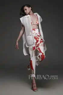 上演轻松明快的摩登韵律芬迪fendi2015早春度假系列女装