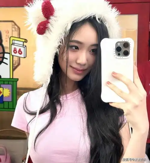 小s二女儿穿露腰装晒肚脐眼,16岁的她已经成为小辣妹