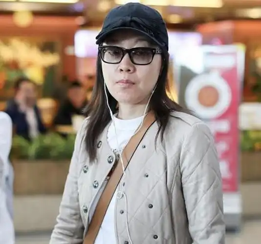 闫妮克服中年肥胖,近照超瘦堪称18岁少女,她的减肥方式太厉害
