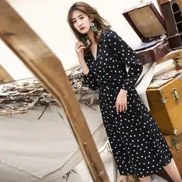 汤河店时尚波点连衣裙2019新款女春季长袖有女人味的交叉v领显瘦裹身裙