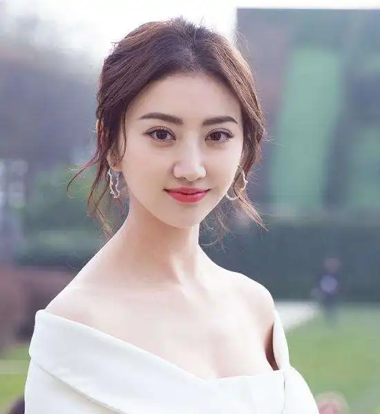 明明长的很漂亮却火不起来的8位女星,谁最可惜