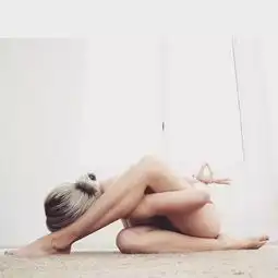 年轻女孩的活力裸照,惊艳了全世界超励志