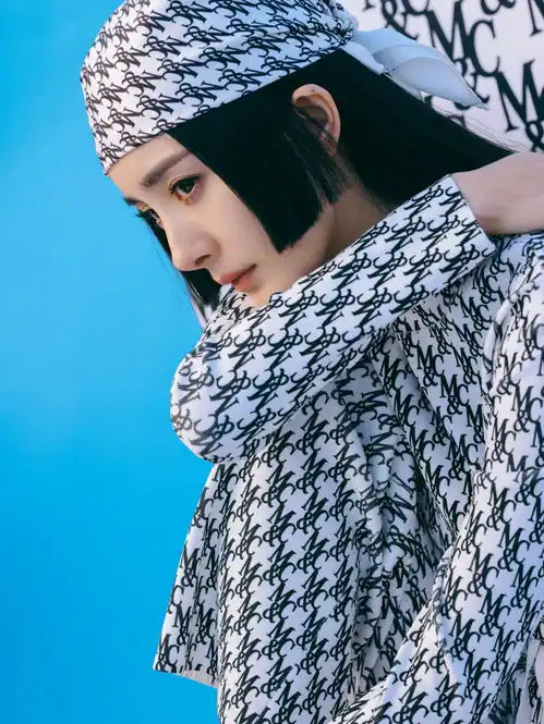 杨幂又一次惊艳了公主切黑长直造型又美又飒