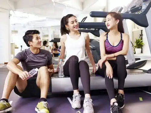 45岁女人倾诉和健身教练学游泳,本意是减肥,却毁了我的后半生