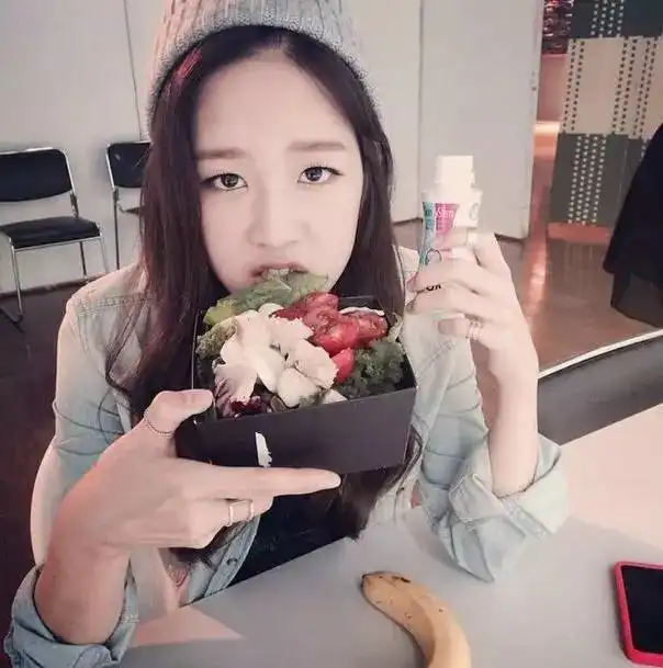 吃鲸闫妮瘦成了超模,米兰达可儿却胖到五官模糊...