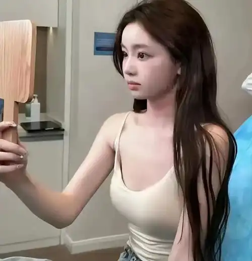 王思聪女友大量私照曝光,身材火辣网红脸,网友谁看谁不迷糊