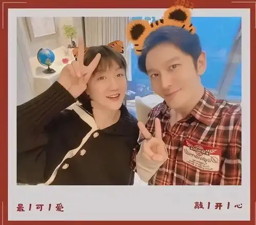 陈梦晒与演员姜妍合照,大梦穿露脐装秀马甲线,颜值身材不输女明星