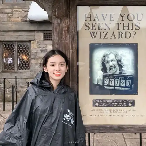周也头像丨笑甜妹不笑女王