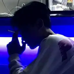 qq头像男生高冷伤感头像在我发脾气的时候别跟我讲道理