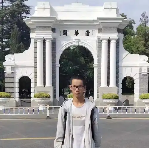 搬砖男孩林万东高考713分,被嘲考上清华也没用的他,如今怎样
