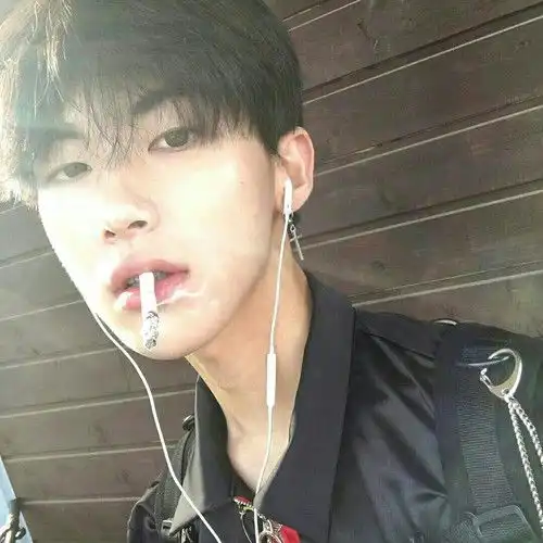 求一张情侣头像正脸闭眼男生头像和下边一样的