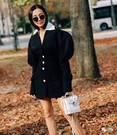 她长得不美,可是她的每一套衣服让你看了之后都会想买