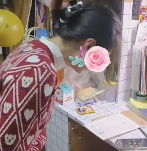 女大学生吐槽老师却忘记关麦,室友的回应来了,定位的地址是亮点