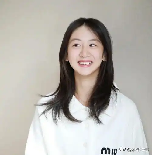 森碟16岁生日网球路太难,母亲盼通过网球上大学,郑钦文是榜样