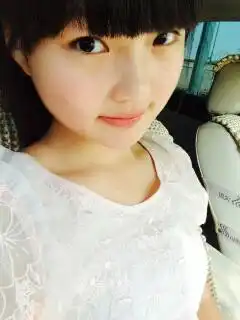 18岁女生生活照片一个人的