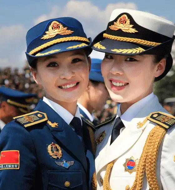 精彩无限,青春最美,致敬女军人
