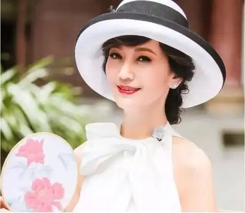 在面对清新优雅的赵雅芝,东方美人林青霞时,你最喜欢谁的颜值