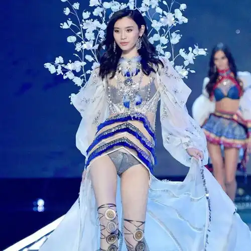 奚梦瑶和婆婆逛街上热搜以为是郎财女貌,结果是豪门纯爱