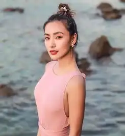 健身气质美女,身材曼妙曲奇迷人,微翘的臀部很养眼