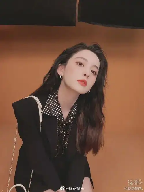 毫无疑问娜扎的他拍跟自拍一样好看高颜值高气质美女给跪了